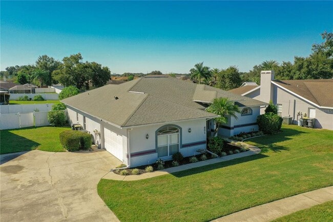 681 Powder Horn Row in Lakeland, FL - Building Photo - Building Photo