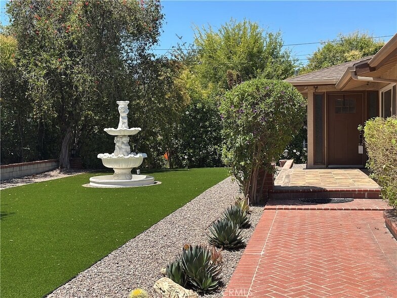 12752 Barrett Ln, Unit 1112 in Santa Ana, CA - Foto de edificio