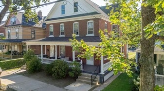 142 E 5th St, Unit 2 in Bloomsburg, PA - Building Photo