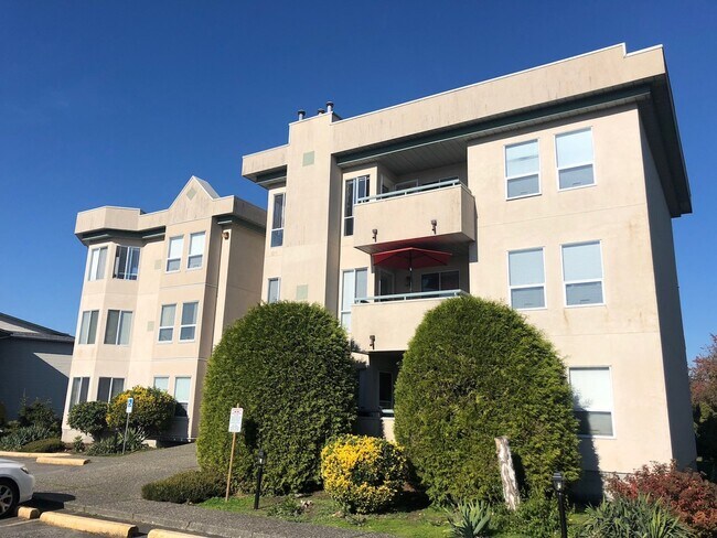 Villa Christina in Abbotsford, BC - Building Photo - Building Photo
