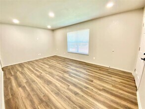 117 E Sanford St in Arlington, TX - Foto de edificio - Building Photo