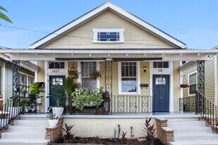 2421 Valence St in New Orleans, LA - Building Photo