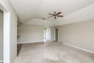 2432 Country Trail Dr in Memphis, TN - Building Photo - Building Photo