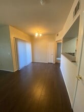 7255 W Sunset Rd in Las Vegas, NV - Building Photo - Building Photo