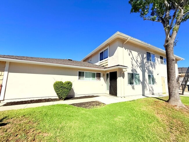 597 Paseo Ln in Thousand Oaks, CA - Building Photo - Building Photo