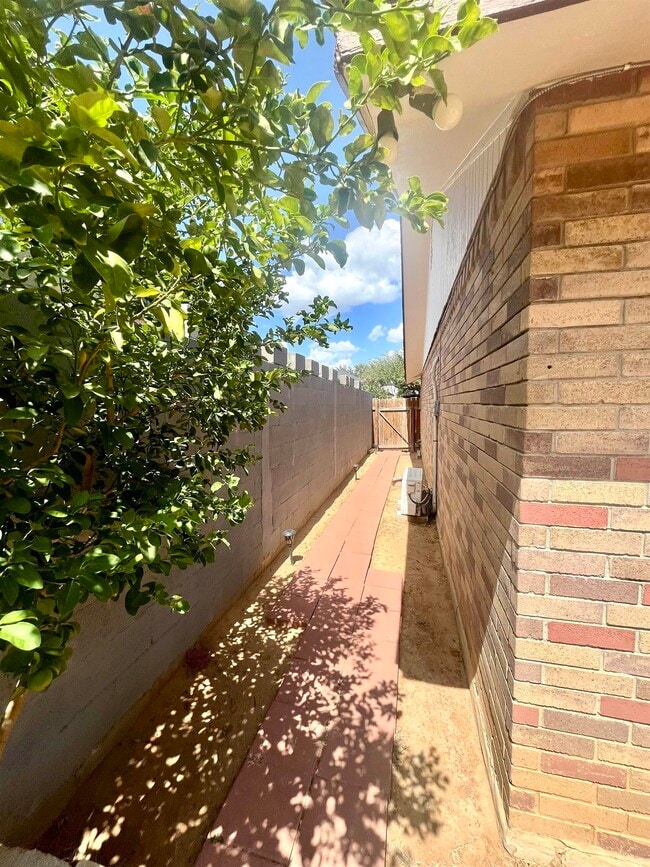306 La Herradura Ct in Laredo, TX - Building Photo - Building Photo
