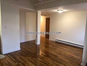 364 Riverway-Unit -1 in Boston, MA - Building Photo - Building Photo