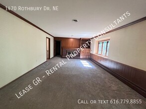 1470 Rothbury Dr NE in Grand Rapids, MI - Building Photo - Building Photo