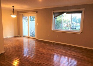 166 Thoreau Dr in Plainsboro, NJ - Building Photo - Building Photo