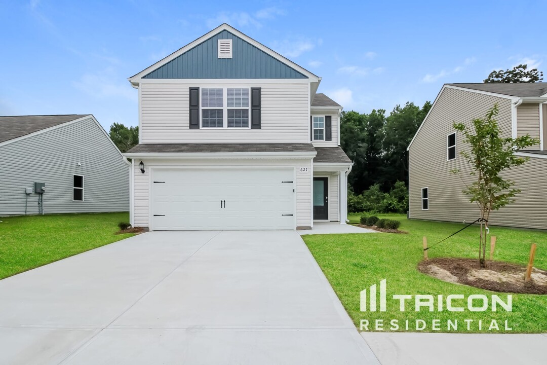 627 Calming Dusk Wy in Elgin, SC - Building Photo