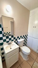 9721 Grape St, Unit C in Los Angeles, CA - Building Photo - Building Photo