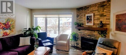 216 Equestrian Dr in Ottawa, ON - Building Photo - Building Photo