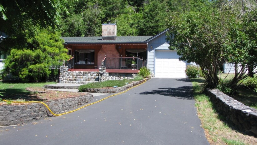 97075 N Bank Rogue River Rd in Gold Beach, OR - Building Photo