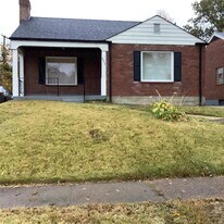 6827 Roberts Ave in University City, MO - Building Photo