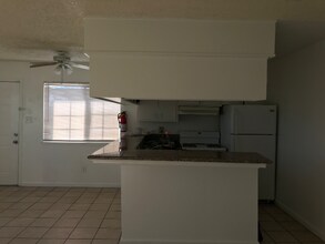 26 Nedra Ct in Sacramento, CA - Foto de edificio - Building Photo