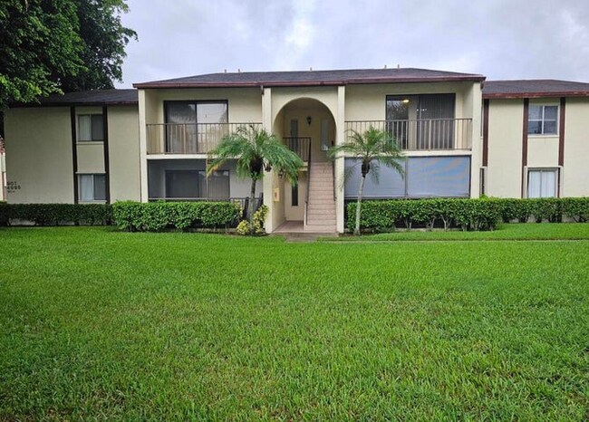 4995 Sable Pine Cir in West Palm Beach, FL - Foto de edificio - Building Photo