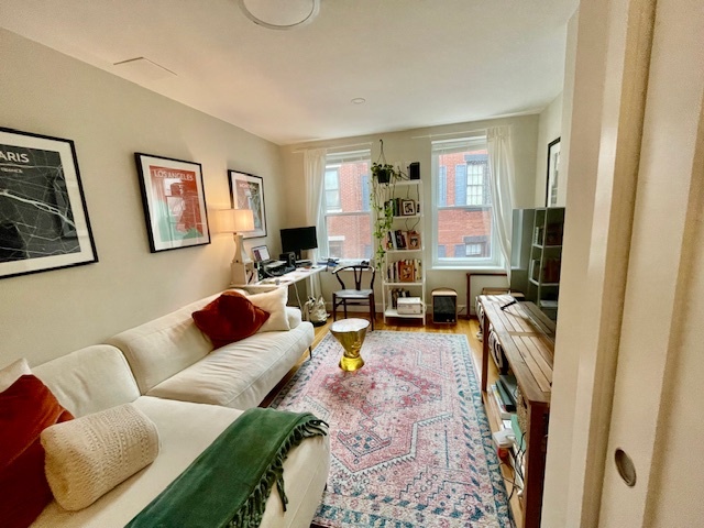 3 Garden Ct St, Unit APT4