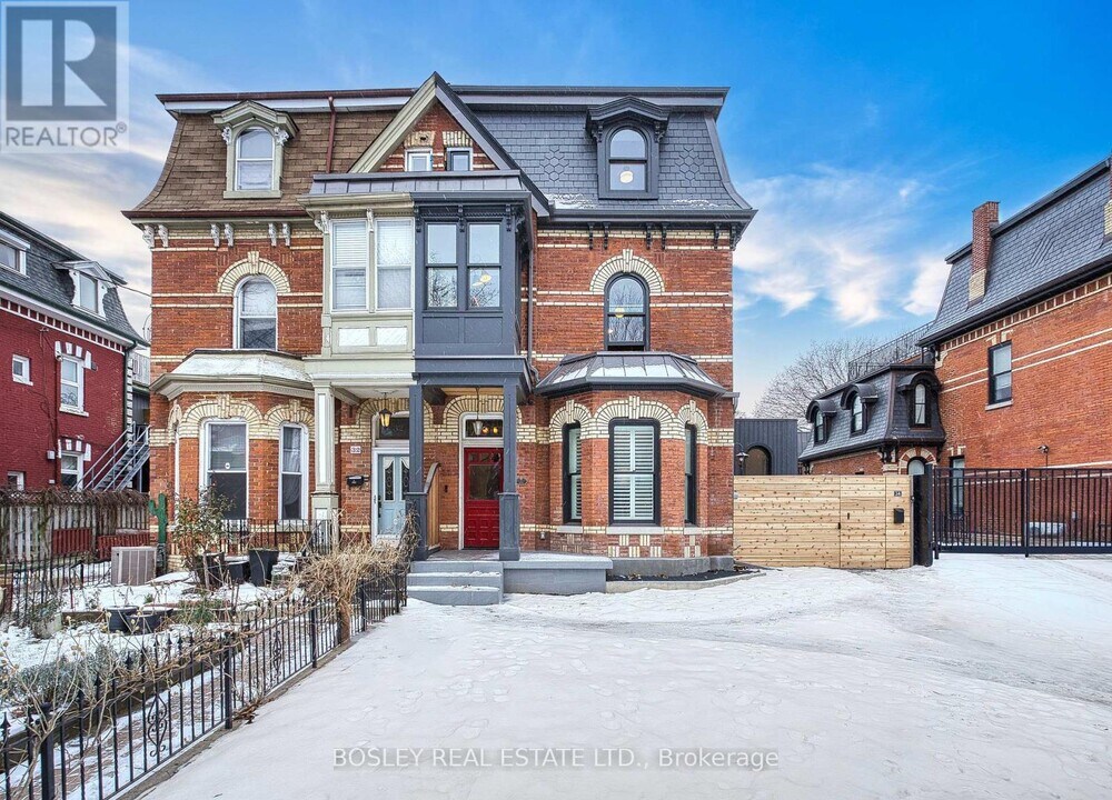 34 Beaconsfield Ave in Toronto, ON - Building Photo