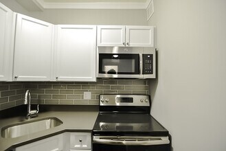 817 W Lakeside Pl in Chicago, IL - Building Photo - Building Photo
