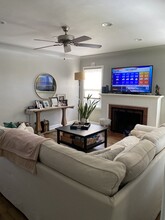 6318 Ben Ave, Unit Single Family Residence in North Hollywood, CA - Building Photo - Building Photo