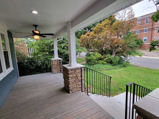 1108 College Ave in Fredericksburg, VA - Foto de edificio - Building Photo