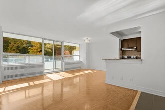 Four Thousand Yonge Street in Toronto, ON - Building Photo - Building Photo