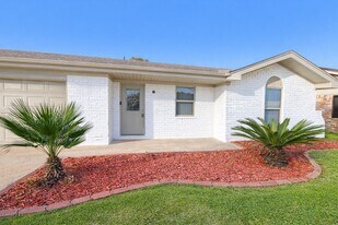 2714 33rd Ave N in Texas City, TX - Building Photo