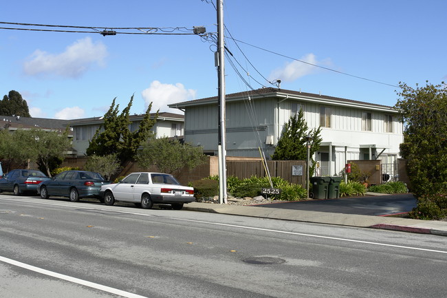 2525 S Norfolk St in San Mateo, CA - Building Photo - Building Photo