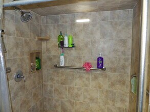 1906 55th St Ct E in Inver Grove Heights, MN - Building Photo - Building Photo