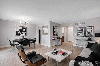 Rochester Club Apartments in Rochester Hills, MI - Foto de edificio - Building Photo