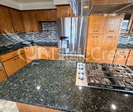 665 E Pine Ct in Hermiston, OR - Building Photo - Building Photo