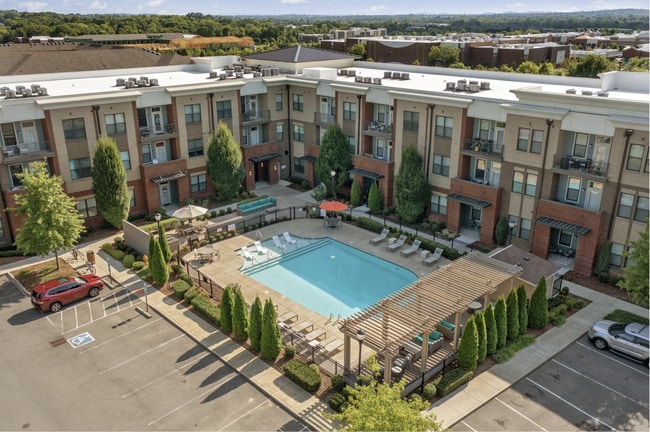 The Luxe at Indian Lake Village in Hendersonville, TN - Building Photo - Building Photo