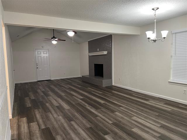 1610 Ridge Ct in Midlothian, TX - Foto de edificio - Building Photo