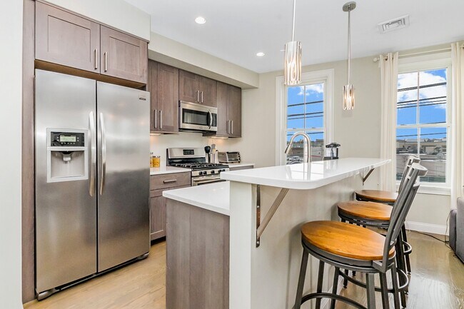 property at 71 Willow Ct