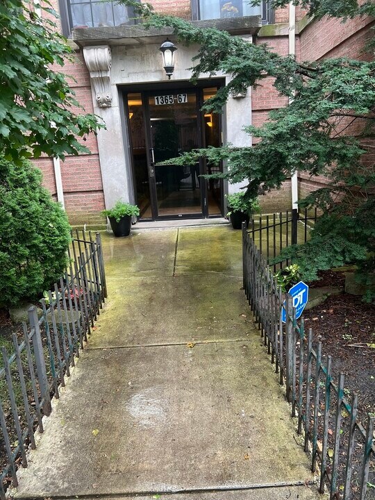 1367 E 64th St in Chicago, IL - Building Photo
