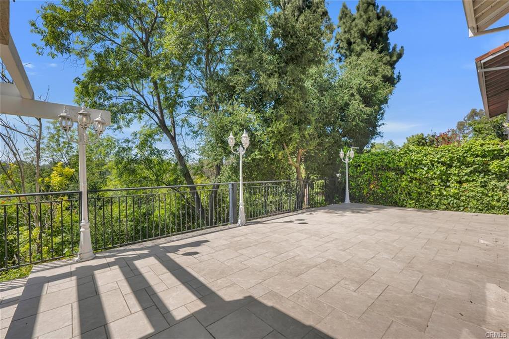 10211 Clematis Ct in Los Angeles, CA - Building Photo