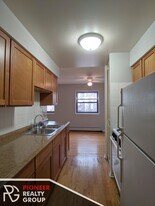 510 W Briar Pl, Unit 203 in Chicago, IL - Building Photo