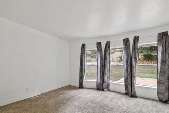 186 E 3750th N in Oak Harbor, WA - Building Photo - Building Photo