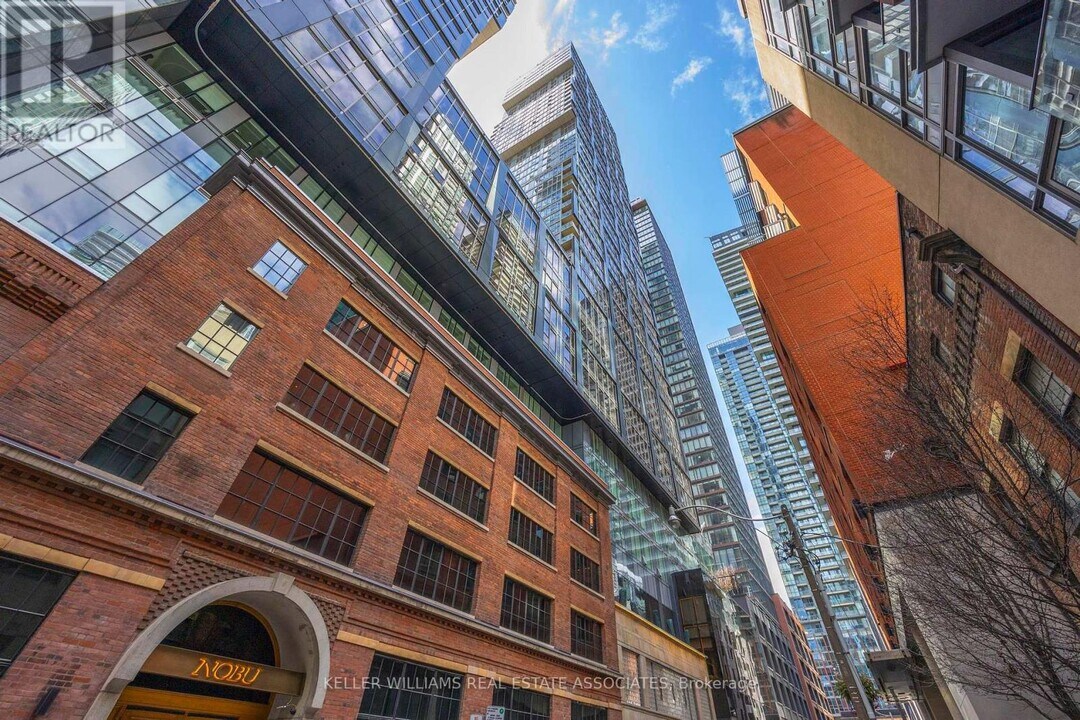 15-415 Mercer St in Toronto, ON - Building Photo
