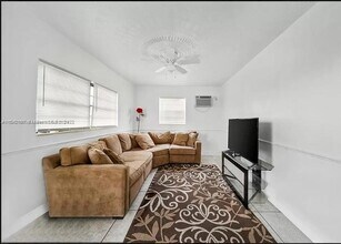 1500 NW 69th Terrace-Unit -3 in Miami, FL - Building Photo - Building Photo