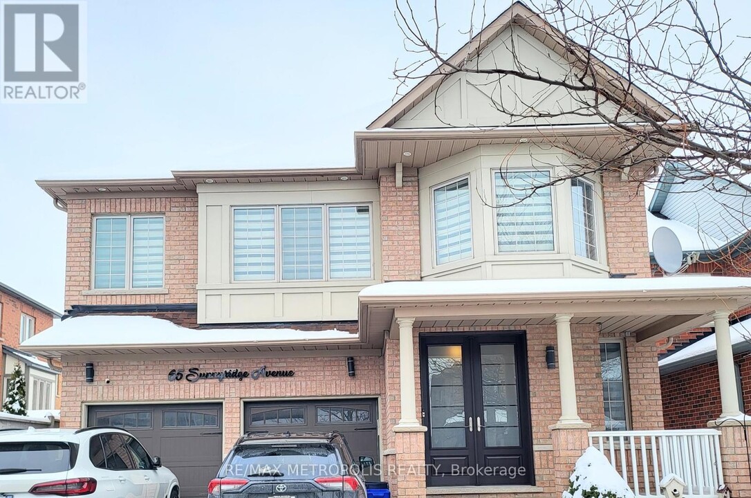 65 Sunnyridge Ave in Whitchurch-Stouffville, ON - Building Photo