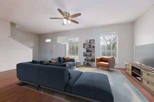 1932 Leslie Dr in Kerrville, TX - Building Photo