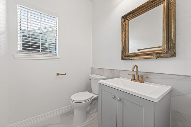 property at 2431 Parkwood Ln