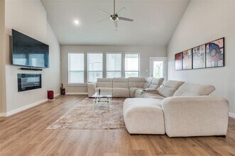 640 Olympic Wy in Red Oak, TX - Building Photo - Building Photo