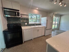 1215 NE 21 Ave in Gainesville, FL - Building Photo - Building Photo