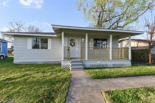 986 Dewalt St in Houston, TX - Building Photo