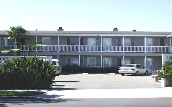 Apartments on Cass St. in San Diego, CA - Foto de edificio