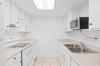 920 N Lake Destiny Rd in Altamonte Springs, FL - Building Photo - Building Photo