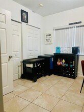 7985 NW 8th St in Miami, FL - Building Photo - Building Photo