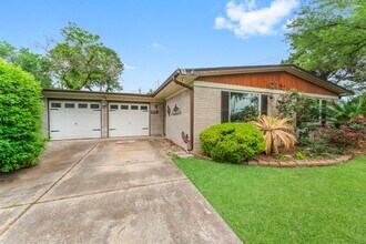 4906 W 43rd St in Houston, TX - Building Photo - Building Photo